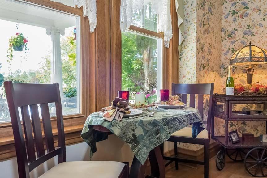 Kingsley House Bed & Breakfast - Full Home Fennville Ngoại thất bức ảnh